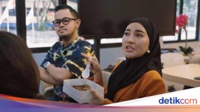 Shandy Purnamasari Doyan Makan Bubur Kaki Lima hingga Warteg