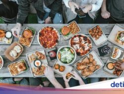 Duh! Pegawai Wanita Ini Bikin HRD Kesal Lantaran Sibuk Makan Siang