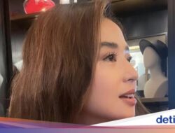 Kulineran Seru Dewi Persik Pada Makan Bagel hingga Durian