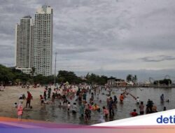 Pantai Ancol Diserbu Pengunjung Di Libur Waisak