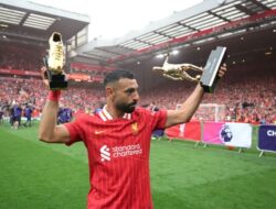 Sejarah! Mohamed Salah Borong Pengakuan Top Skor, Playmaker, dan Olahragawan Terbaik Kejuaraan Inggris