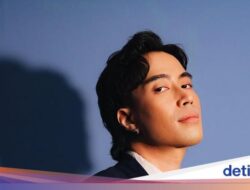 Seru! Vidi Aldiano Kulineran Bareng Sheila Dara Ke Luar Negeri