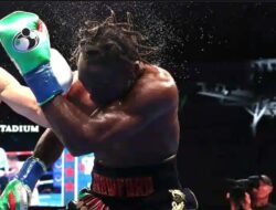 Canelo Hajar Lengan dan Tubuh Terence Crawford hingga Kelelahan