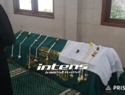 Detik-detik Mpok Alpa Disalatkan, Billy Syahputra hingga Anwar BAB Ikut Menghantar