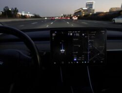 Mobil Listrik Tesla Dihukum Bayar Ganti Rugi Rp3,9 T Lantaran Kecelakaan Autopilot