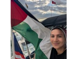 Berlayar Di Gaza, Wanda Hamidah Hadapi Intimidasi Mafia Ke Pelabuhan Portopalo Italia