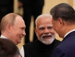 Bertemu Di China, Modi dan Putin Terlihat Makin Mesra Di Di Tekanan AS