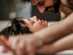6 Cara Ampuh Bikin Istri Orgasme Berkali-kali, Paksu Merapat