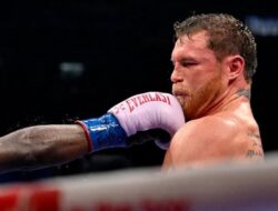 Julio Cesar Chavez Kepada Canelo usai Kalah Di Crawford: Fisiknya Melemah!