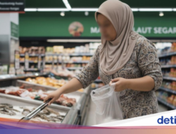 Ogah Rugi, Wanita Ini Pakai Trik Licik Di Beli Udang Di Supermarket