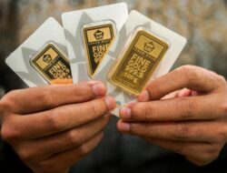 Harga Emas Terpeleset, Hari Ini Ambruk Hingga Rp2.263.000 per Gram