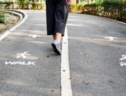 4 Gaya Jalan Kaki Viral yang Bisa Dicoba, Termasuk Japanese Walking