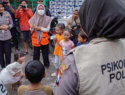 Srikandi Semeru Dampingi Anak Pencari Suaka, Bantu Atasi Trauma Pasca Erupsi