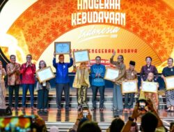 Elvy Sukaesih hingga Pieter F Gontha Raih Apresiasi Satya Kebiasaan Global Narendra