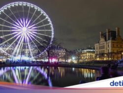 Gemerlap Paris Sambut Musim Liburan
