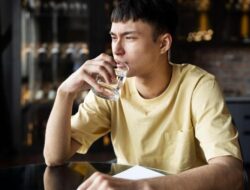 Efek Kurang Minum Tak Cuma Kekurangan Cairan, Juga Ganggu Kesejajaran Sendi