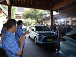 Kehadiran Bluebird Ajak Komunitas Jelajah Kota Solo Lebih Nyaman