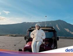 Foto Liburan Vokalis Nabila Taqiyyah Ke Bromo, Kompak Pakai Putih-putih