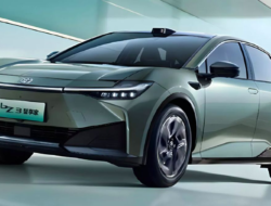 Toyota Luncurkan Sedan Listrik Ke China, Lebih Murah Bersama Veloz Hybrid