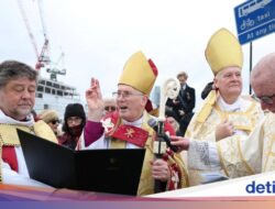 Ritual Sakral Hingga London, Sungai Thames Kembali Diberkati