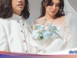 Cantiknya Ayushita Di Ngemil Bolu Pisang hingga Makan Steak Ke Bali