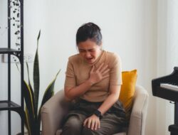 Sakit Dada Dikira Kena ‘Angin Duduk’ padahal Bisa Karena Itu Tanda Serangan Jantung