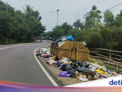 Memalukan! Turis Turun Di Kapal Pesiar Ke Lombok Malah Disambut Tumpukan Sampah