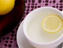 Benarkah Minum Air Lemon Hangat Bisa Bantu Turunkan BB? Begini Hasil Studinya