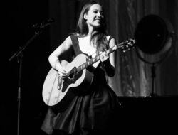 Pertunjukan Musik Laufey Di Jakarta Janjikan Malam Intim Penuh Emosi