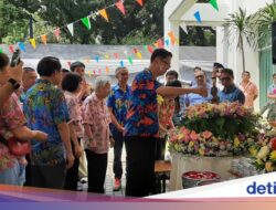 Kebiasaan Memandikan Patung Buddha Warnai Perayaan Seni Songkran 2026 Hingga Jakarta