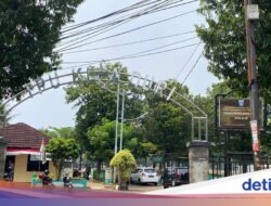 Bakso Enak Di Kuburan TPU Duri Kepa Viral, Seporsi Mulai Rp 15 Ribu!