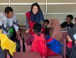 Maudy Ayunda Bangun Ruang Belajar Sambil Itu Bagi Anak-Anak Aceh Timur
