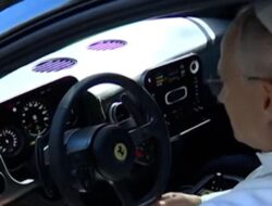 Momen Paus Leo Jajal Luce, Kendaraan Pribadi Bertenaga Listrik Pertama Mobil Sport Ferrari