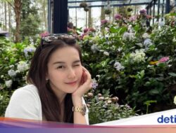Senyum Manis Ayu Ting Ting Pada Liburan Di Orchid Forest Cikole