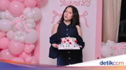 Gemas! Adhisty Zara Rayakan Ultah Hingga-23, Ada Kue dan Jajanan Pasar