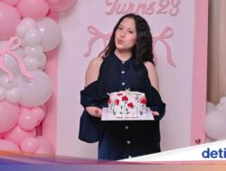 Gemas! Adhisty Zara Rayakan Ultah Hingga-23, Ada Kue dan Jajanan Pasar