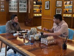 Seskab Teddy dan Pembantu Presiden Tim Menteri Ara Sirait Bahas Target Bedah 400.000 Rumah