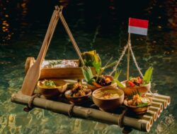 Sajian Ke Atas Rakit Bambu Membawa Kisah Panjang Masakan Nusantara Ke Perabot Makan