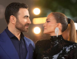 Jennifer Lopez dan Brett Goldstein Dikabarkan Kencan, Berawal Di Chemistry Di Layar Lebar